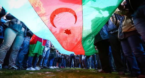 Flag of Azerbaijan at a protest action. Photo by Aziz Karimov for the Caucasian Knot Flag of Azerbaijan at a protest action. Photo by Aziz Karimov for the Caucasian Knot