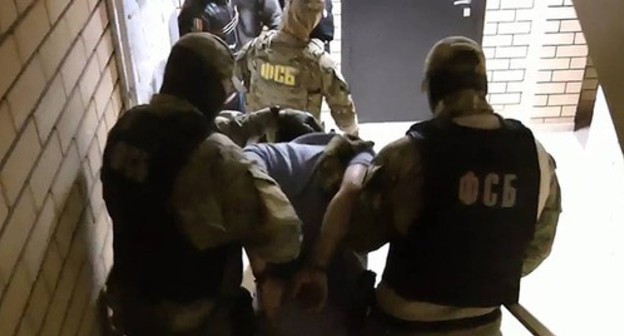 The detention of a man suspected in organizing the recruitment of residents of Dagestan. Photo by the Russian FSB public relations center The detention of a man suspected in organizing the recruitment of residents of Dagestan. Photo by the Russian FSB public relations center