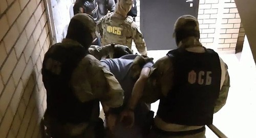The detention of a man suspected in organizing the recruitment of residents of Dagestan. Photo by the Russian FSB public relations center The detention of a man suspected in organizing the recruitment of residents of Dagestan. Photo by the Russian FSB public relations center