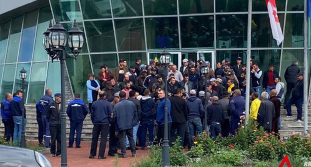 Residents of the Georgian village of Toriya gathered at the protest action near the police station on August 24, 2020. Photo by NGO Ниноцминдское общинное радио http://nor.ge/?p=152656 Residents of the Georgian village of Toriya gathered at the protest action near the police station on August 24, 2020. Photo by NGO Ниноцминдское общинное радио http://nor.ge/?p=152656