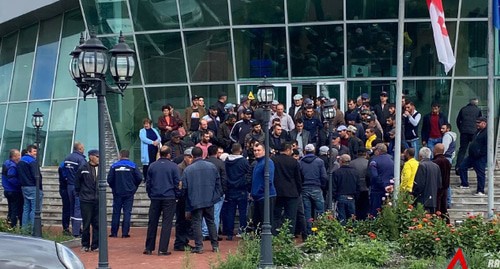 Residents of the Georgian village of Toriya gathered at the protest action near the police station on August 24, 2020. Photo by NGO Ниноцминдское общинное радио http://nor.ge/?p=152656 Residents of the Georgian village of Toriya gathered at the protest action near the police station on August 24, 2020. Photo by NGO Ниноцминдское общинное радио http://nor.ge/?p=152656