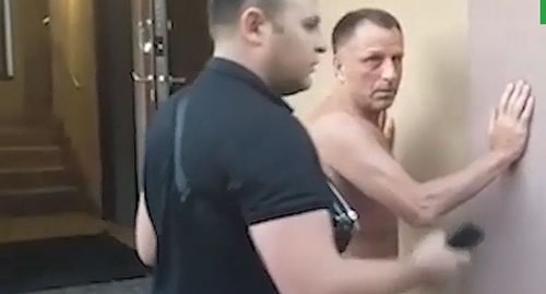 The detention of Isa Edilsultanov, the representative of the leader of Chechnya in Crimea, in the Ivanovo Region. Screenshot of the video by NTV.ru https://www.ntv.ru/novosti/2403740/ The detention of Isa Edilsultanov, the representative of the leader of Chechnya in Crimea, in the Ivanovo Region. Screenshot of the video by NTV.ru https://www.ntv.ru/novosti/2403740/