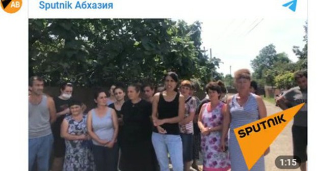 Residents of Abkhazian village demanded to cancel the quarantine regime. Screenshot of the video https://t.me/SputnikAbkhazia/3353 Residents of Abkhazian village demanded to cancel the quarantine regime. Screenshot of the video https://t.me/SputnikAbkhazia/3353