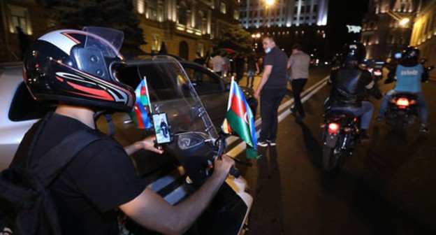 An unsanctioned rally in support of the Azerbaijani army, Baku, July 14, 2020. Photo by Aziz Karimov for the Caucasian Knot An unsanctioned rally in support of the Azerbaijani army, Baku, July 14, 2020. Photo by Aziz Karimov for the Caucasian Knot