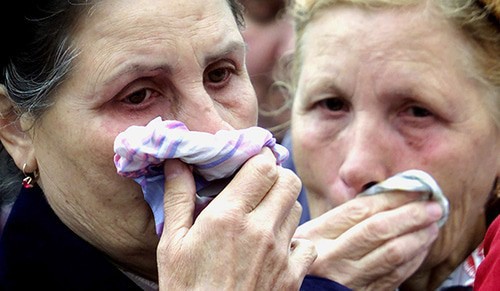 Relatives of the victims of the terror act in Gurianov Street. Photo: REUTERS/Dima Korotayev Relatives of the victims of the terror act in Gurianov Street. Photo: REUTERS/Dima Korotayev