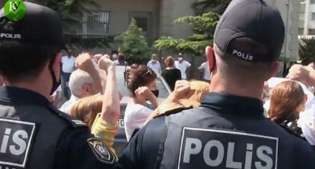 Police officers at a rally in support of Tofig Yagublu. Screenshot of the video by the "Caucasian Knot" https://www.youtube.com/watch?v=PM_Qf7UCckg&feature=emb_logo Police officers at a rally in support of Tofig Yagublu. Screenshot of the video by the "Caucasian Knot" https://www.youtube.com/watch?v=PM_Qf7UCckg&feature=emb_logo