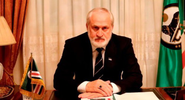 Akhmed Zakaev. Screenshot of the video Александр RUS https://www.youtube.com/watch?v=6EG7vnz-W20&feature=emb_logo Akhmed Zakaev. Screenshot of the video Александр RUS https://www.youtube.com/watch?v=6EG7vnz-W20&feature=emb_logo