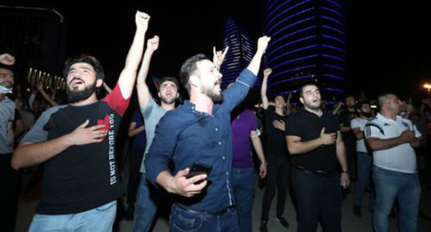 Spontaneous rally in support of the Azerbaijani Army, Baku, July 14, 2020. Photo by Aziz Karimov for the Caucasian Knot Spontaneous rally in support of the Azerbaijani Army, Baku, July 14, 2020. Photo by Aziz Karimov for the Caucasian Knot
