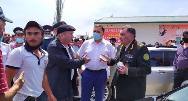 Tenants of a tent camp at the Russian-Azerbaijani border. Photo: press service of the Administration of the Magaramkent District of Dagestan Tenants of a tent camp at the Russian-Azerbaijani border. Photo: press service of the Administration of the Magaramkent District of Dagestan
