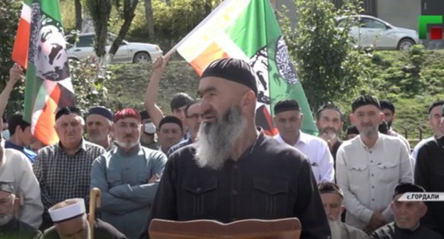 A gathering in the village of Gordali. Screenshot of the video by the Grozny TV channel A gathering in the village of Gordali. Screenshot of the video by the Grozny TV channel
