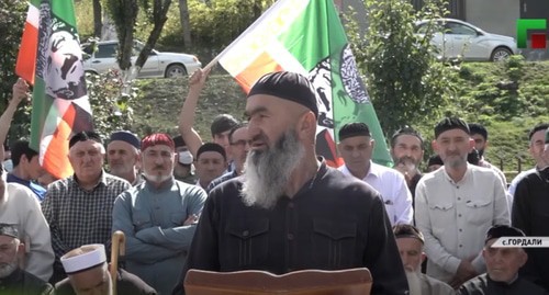 A gathering in the village of Gordali. Screenshot of the video by the Grozny TV channel A gathering in the village of Gordali. Screenshot of the video by the Grozny TV channel