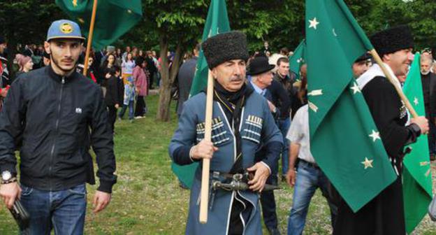 Participants of the rally on the Remembrance Day of Victims of the Caucasian War (1763-1864), held in Maikop. Photo by Yevgeniya Bogdasarova for the "Caucasian Knot" Participants of the rally on the Remembrance Day of Victims of the Caucasian War (1763-1864), held in Maikop. Photo by Yevgeniya Bogdasarova for the "Caucasian Knot"