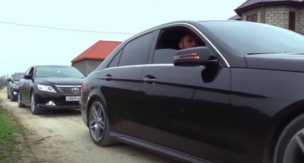 A wedding party cortege. Screenshot of the video at the "Чеченские свадьбы" студия Шархан YouTube channel https://www.youtube.com/watch?time_continue=203&v=gt-OQMRN2Mo&feature=emb_logo A wedding party cortege. Screenshot of the video at the "Чеченские свадьбы" студия Шархан YouTube channel https://www.youtube.com/watch?time_continue=203&v=gt-OQMRN2Mo&feature=emb_logo