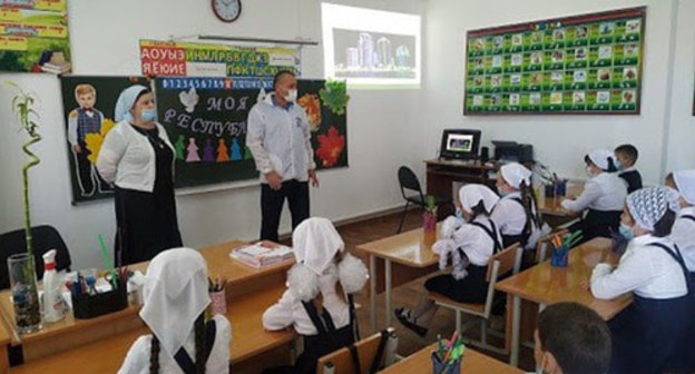 Classes in a Chechen school. http://www.checheninfo.ru/258458-chechnja-deputaty-edinoj-rossii-pozdravili-chechenskih-shkolnikov-s-nachalom-uchebnogo-goda.html Classes in a Chechen school. http://www.checheninfo.ru/258458-chechnja-deputaty-edinoj-rossii-pozdravili-chechenskih-shkolnikov-s-nachalom-uchebnogo-goda.html