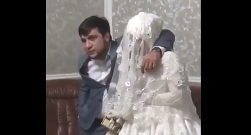 Resident of Dagestan and his bride. Screenshot: https://vk.com/golos_dagestan?w=wall-74219800_766567 Resident of Dagestan and his bride. Screenshot: https://vk.com/golos_dagestan?w=wall-74219800_766567