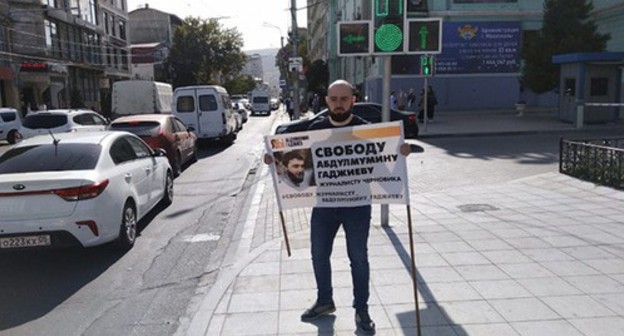 Picketer, Makhachkala, September 28, 2020. Photo by Idris Yusupov for the Caucasian Knot Picketer, Makhachkala, September 28, 2020. Photo by Idris Yusupov for the Caucasian Knot