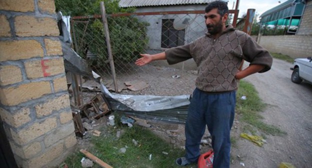 Resident of Azerbaijani village shows traces of shelling attacks. Photo by Aziz Karimov for the Caucasian Knot Resident of Azerbaijani village shows traces of shelling attacks. Photo by Aziz Karimov for the Caucasian Knot