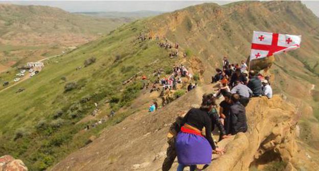 Participants of a protest action in the territory of the "David Gareja" Monastery Complex which has become a matter of a territorial dispute between Georgia and Azerbaijan. May 28, 2019. Photo by Beslan Kmuzov for the "Caucasian Knot" Participants of a protest action in the territory of the "David Gareja" Monastery Complex which has become a matter of a territorial dispute between Georgia and Azerbaijan. May 28, 2019. Photo by Beslan Kmuzov for the "Caucasian Knot"