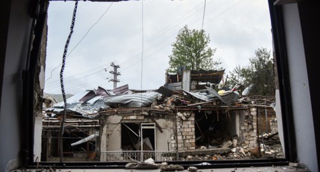 Debris of a residential quarter, October 6, 2020. Photo: David Kagramanyan / Pan photo / Reuters Debris of a residential quarter, October 6, 2020. Photo: David Kagramanyan / Pan photo / Reuters
