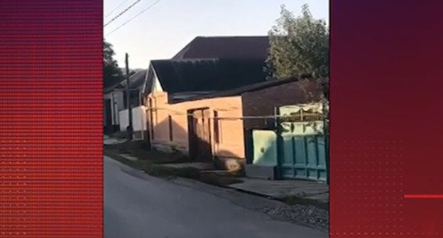 At the place of shootout in the Oktiabrsky District of Grozny, October 13, 2020. Screenshot: https://www.5-tv.ru/news/315617/dva-sotrudnika-omon-ubity-vhode-perestrelki-vdagestane/ At the place of shootout in the Oktiabrsky District of Grozny, October 13, 2020. Screenshot: https://www.5-tv.ru/news/315617/dva-sotrudnika-omon-ubity-vhode-perestrelki-vdagestane/