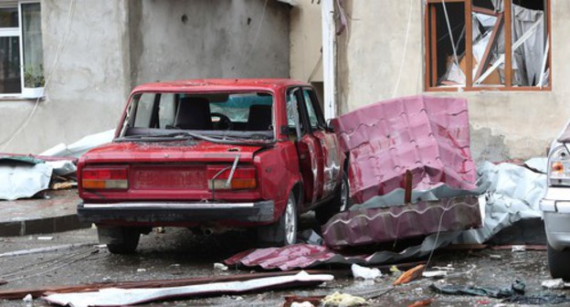 A car and a house damaged as a result of shelling attacks. Photo: Aik Bagdasaryan /Photolure./Reuters A car and a house damaged as a result of shelling attacks. Photo: Aik Bagdasaryan /Photolure./Reuters
