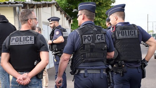 French policemen, June 2020. Photo: press service of the French Police Department, https://twitter.com/PoliceNationale/status/1274023496365023233/photo/4 French policemen, June 2020. Photo: press service of the French Police Department, https://twitter.com/PoliceNationale/status/1274023496365023233/photo/4