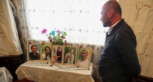 Teimur Askerov standing next to the photos of his perished relatives. October 22, 2020. Photo by Aziz Karimov for the "Caucasian Knot" Teimur Askerov standing next to the photos of his perished relatives. October 22, 2020. Photo by Aziz Karimov for the "Caucasian Knot"