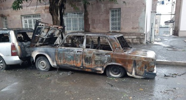 Cars of the residents of Stepanakert after shelling. Nagorno-Karabakh. October 17, 2020. Photo by Alvard Grigoryan for the "Caucasian Knot" Cars of the residents of Stepanakert after shelling. Nagorno-Karabakh. October 17, 2020. Photo by Alvard Grigoryan for the "Caucasian Knot"