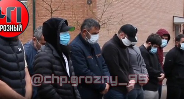 Public repentances of Chechen residents in Urus-Martan District, October 27, 2020. Screenshot: https://www.instagram.com/p/CG3QzPRnTlR/ Public repentances of Chechen residents in Urus-Martan District, October 27, 2020. Screenshot: https://www.instagram.com/p/CG3QzPRnTlR/