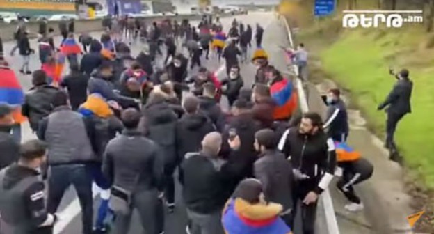 Strangers attacking participants of the rally in support of Nagorno-Karabakh, France, October 28, 2020. Screenshot: https://www.youtube.com/watch?v=A0U2E-MelG0 participant in the action in support of Nagorno-Karabakh Strangers attacking participants of the rally in support of Nagorno-Karabakh, France, October 28, 2020. Screenshot: https://www.youtube.com/watch?v=A0U2E-MelG0 participant in the action in support of Nagorno-Karabakh