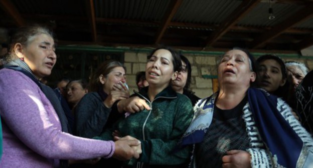 Women mourning the dead, October 20, 2020. Photo by Aziz Karimov for the Caucasian Knot Women mourning the dead, October 20, 2020. Photo by Aziz Karimov for the Caucasian Knot