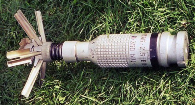 Cluster bomb. Photo: David Monniaux https://ru.wikipedia.org/wiki/Бомбовая_кассета Cluster bomb. Photo: David Monniaux https://ru.wikipedia.org/wiki/Бомбовая_кассета