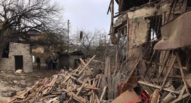 A house damaged in a shelling attack in Nagorno-Karabakh, November 6, 2020. Photo by Alvard Grigoryan for the "Caucasian Knot" A house damaged in a shelling attack in Nagorno-Karabakh, November 6, 2020. Photo by Alvard Grigoryan for the "Caucasian Knot"