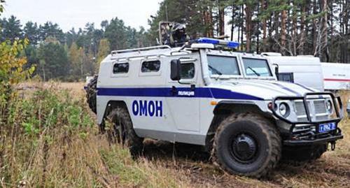 OMON special vehicle. Photo: http://nac.gov.ru/antiterroristicheskie-ucheniya/operativnym-shtabom-tomskoy-oblasti-provedeno.html OMON special vehicle. Photo: http://nac.gov.ru/antiterroristicheskie-ucheniya/operativnym-shtabom-tomskoy-oblasti-provedeno.html