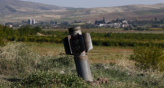 Unexploded shell near the villate of Martuni. Photo: REUTERS/Stringer Unexploded shell near the villate of Martuni. Photo: REUTERS/Stringer