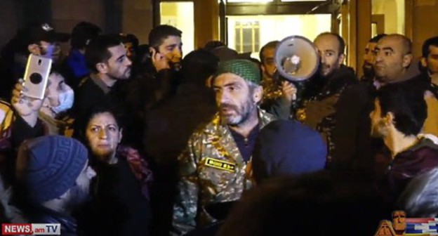 Participants of protests in Yerevan. Screenshot: https://www.youtube.com/watch?v=JbVFEkaXN98&feature=youtu.be Participants of protests in Yerevan. Screenshot: https://www.youtube.com/watch?v=JbVFEkaXN98&feature=youtu.be