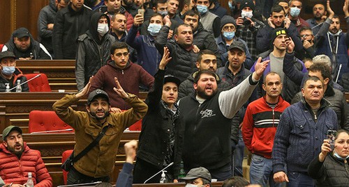 Armenians voice their protest against the agreement signed by Azerbaijan, Armenia and Russia, Yerevan, November 10, 2020. Photo: Vahram Baghdasaryan/Photolure via REUTERS Armenians voice their protest against the agreement signed by Azerbaijan, Armenia and Russia, Yerevan, November 10, 2020. Photo: Vahram Baghdasaryan/Photolure via REUTERS