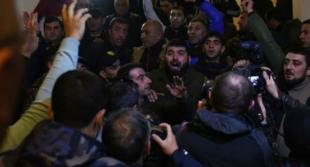 Protesters inside the Armenian Parliament. Screenshot: NEWS AM, https://www.youtube.com/watch?v=JbVFEkaXN98&feature=youtu.be Protesters inside the Armenian Parliament. Screenshot: NEWS AM, https://www.youtube.com/watch?v=JbVFEkaXN98&feature=youtu.be