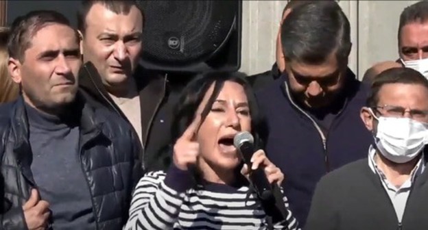 A rally with the demand of the Nikol Pashinyan's resignation, Yerevan, November 11, 2020. Screenshot: Novosti-Armenia, https://www.youtube.com/watch?v=DNU3ROhaVbc A rally with the demand of the Nikol Pashinyan's resignation, Yerevan, November 11, 2020. Screenshot: Novosti-Armenia, https://www.youtube.com/watch?v=DNU3ROhaVbc