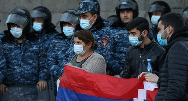 Rally participants, Yerevan, November 11, 2020. Photo: Vahram Baghdasaryan/Photolure via REUTERS Rally participants, Yerevan, November 11, 2020. Photo: Vahram Baghdasaryan/Photolure via REUTERS