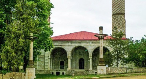 Yukhari Govhar Agha Mosque in Shushi. Photo: https://az.wikipedia.org/wiki/Yuxarı_Gövhər_ağa_məscidi#/media/Şəkil:Մզկիթ_Վերին_(Մեծ).JPG Yukhari Govhar Agha Mosque in Shushi. Photo: https://az.wikipedia.org/wiki/Yuxarı_Gövhər_ağa_məscidi#/media/Şəkil:Մզկիթ_Վերին_(Մեծ).JPG