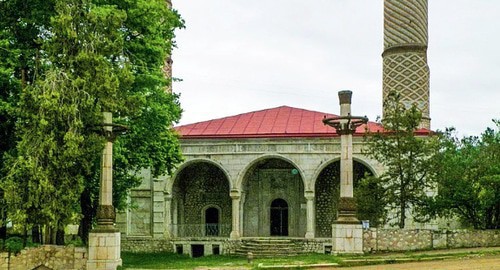 Yukhari Govhar Agha Mosque in Shushi. Photo: https://az.wikipedia.org/wiki/Yuxarı_Gövhər_ağa_məscidi#/media/Şəkil:Մզկիթ_Վերին_(Մեծ).JPG Yukhari Govhar Agha Mosque in Shushi. Photo: https://az.wikipedia.org/wiki/Yuxarı_Gövhər_ağa_məscidi#/media/Şəkil:Մզկիթ_Վերին_(Մեծ).JPG