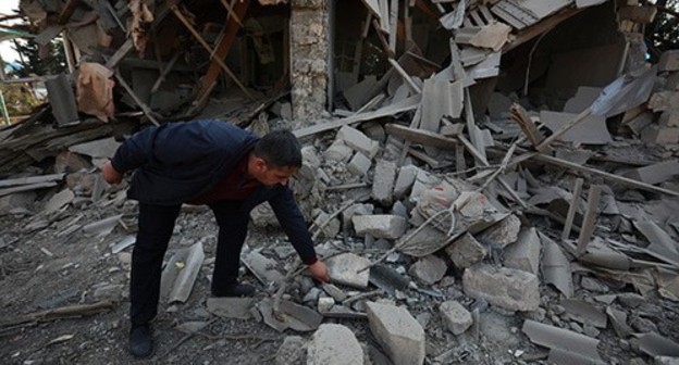 A destroyed house in Terter, October 27, 2020. Photo: REUTERS/Aziz Karimov A destroyed house in Terter, October 27, 2020. Photo: REUTERS/Aziz Karimov