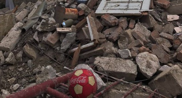 A house destroyed by shelling at night. Stepanakert, November 6, 2020. Photo by Alvard Grigoryan for the "Caucasian Knot" A house destroyed by shelling at night. Stepanakert, November 6, 2020. Photo by Alvard Grigoryan for the "Caucasian Knot"