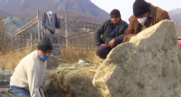 Residents of Karvachar dig up the remains of their relatives from the graves. Screenshot of the video by the "Sputnik Armenia" www.youtube.com/watch?v=jEdDZOTPViE&feature=emb_log Residents of Karvachar dig up the remains of their relatives from the graves. Screenshot of the video by the "Sputnik Armenia" www.youtube.com/watch?v=jEdDZOTPViE&feature=emb_log