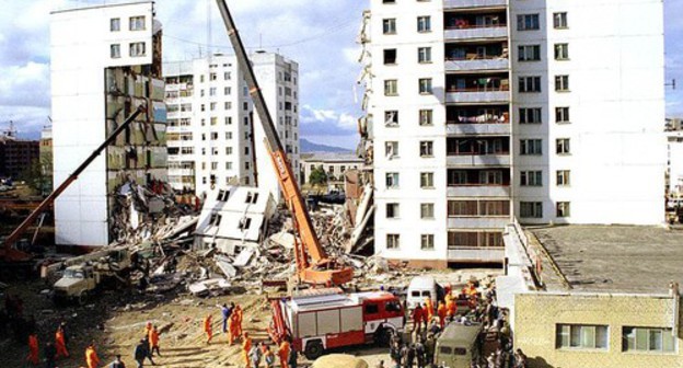 Removal of the aftermath of the explosion in Kaspiysk in 1996. Photo: https://ru.wikipedia.org/wiki/Взрыв_жилого_дома_в_Каспийске_(1996) Removal of the aftermath of the explosion in Kaspiysk in 1996. Photo: https://ru.wikipedia.org/wiki/Взрыв_жилого_дома_в_Каспийске_(1996)