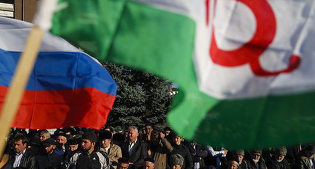 The flags of Russia and Ingushetia at the rally in Magas, March 17, 2020. Photo: REUTERS/Maxim Shemetov The flags of Russia and Ingushetia at the rally in Magas, March 17, 2020. Photo: REUTERS/Maxim Shemetov