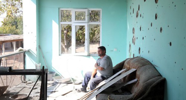 A local resident sitting in a house damaged by shelling. October 20, 2020. Photo by Aziz Karimov for the "Caucasian Knot" A local resident sitting in a house damaged by shelling. October 20, 2020. Photo by Aziz Karimov for the "Caucasian Knot"