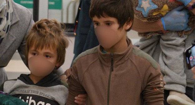 Children brought back from Syria, November 13, 2020. Photo: press service of the Ombudsperson of Russia, http://deti.gov.ru/articles/news/anna-kuznecova-vernula-iz-sirii-na-rodinu-31-rossijskogo-rebyonka Children brought back from Syria, November 13, 2020. Photo: press service of the Ombudsperson of Russia, http://deti.gov.ru/articles/news/anna-kuznecova-vernula-iz-sirii-na-rodinu-31-rossijskogo-rebyonka