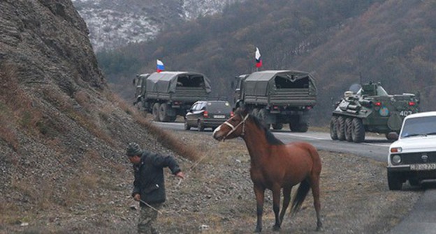 Residents of Lachin on at road in Nagorno-Karabakh, November 13, 2020. Photo: REUTERS/Stringer Residents of Lachin on at road in Nagorno-Karabakh, November 13, 2020. Photo: REUTERS/Stringer